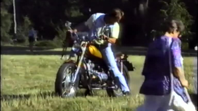 19940722_pokaz_starych_motocykli.mp4
