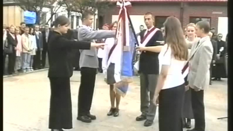 19990901_sztandar_dla_iii_lo.mp4