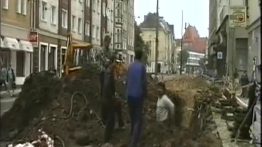 19950909-ulice-elblaga-plac-slowianski-swiat-dziecka.mp4