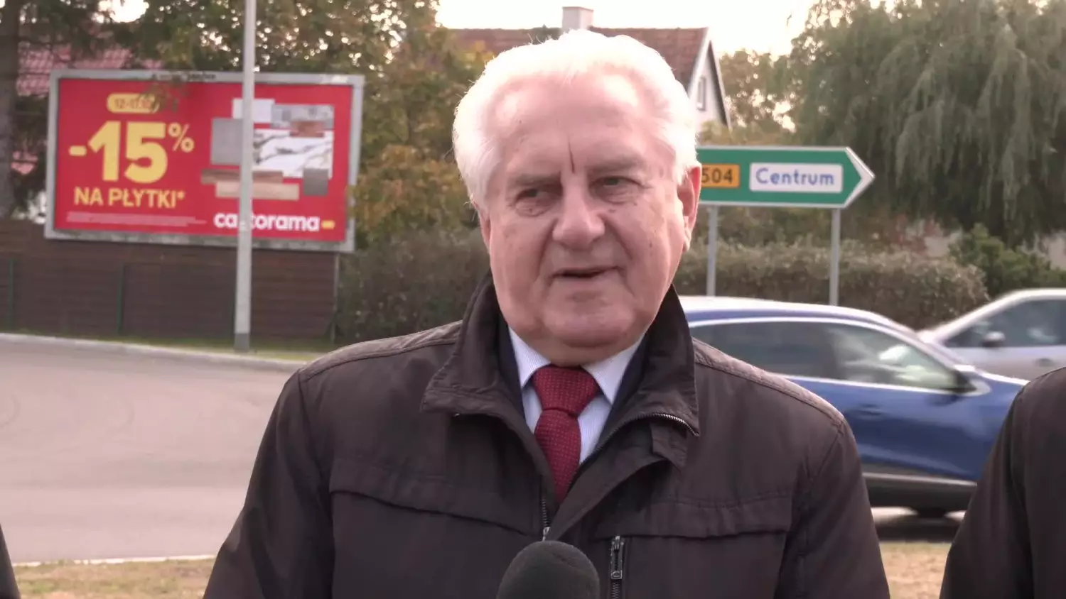 nadanie-nazwy-pionierow-oswiaty-rondu-na-skrzyzowaniu-fromborska-krolewiecka.mp4