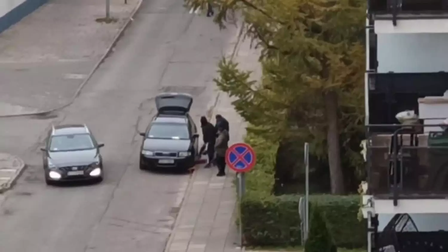 samodzielna-proba-usuniecia-blokady-strazy-miejskiej-z-kola-pojazdu.mp4