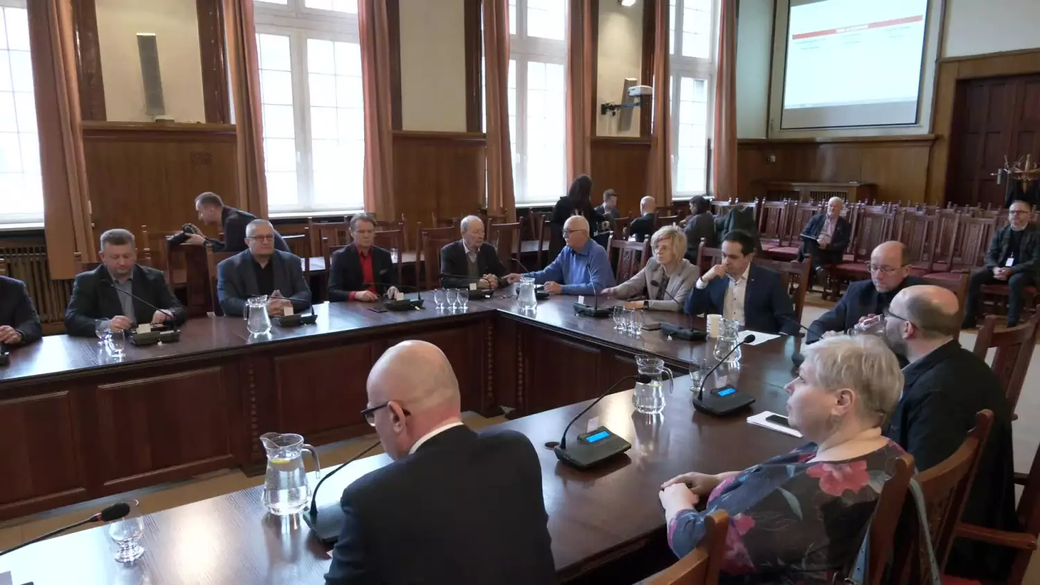 nadzwyczajna-sesja-rady-miejskiej.mp4