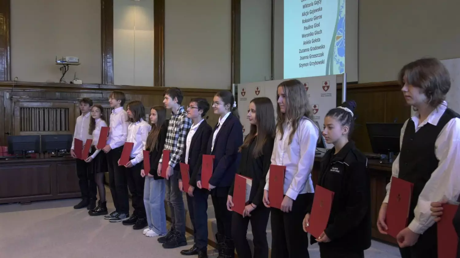 przyznanie-stypendiow-wyrownani-szans-edukacyjnych.mp4