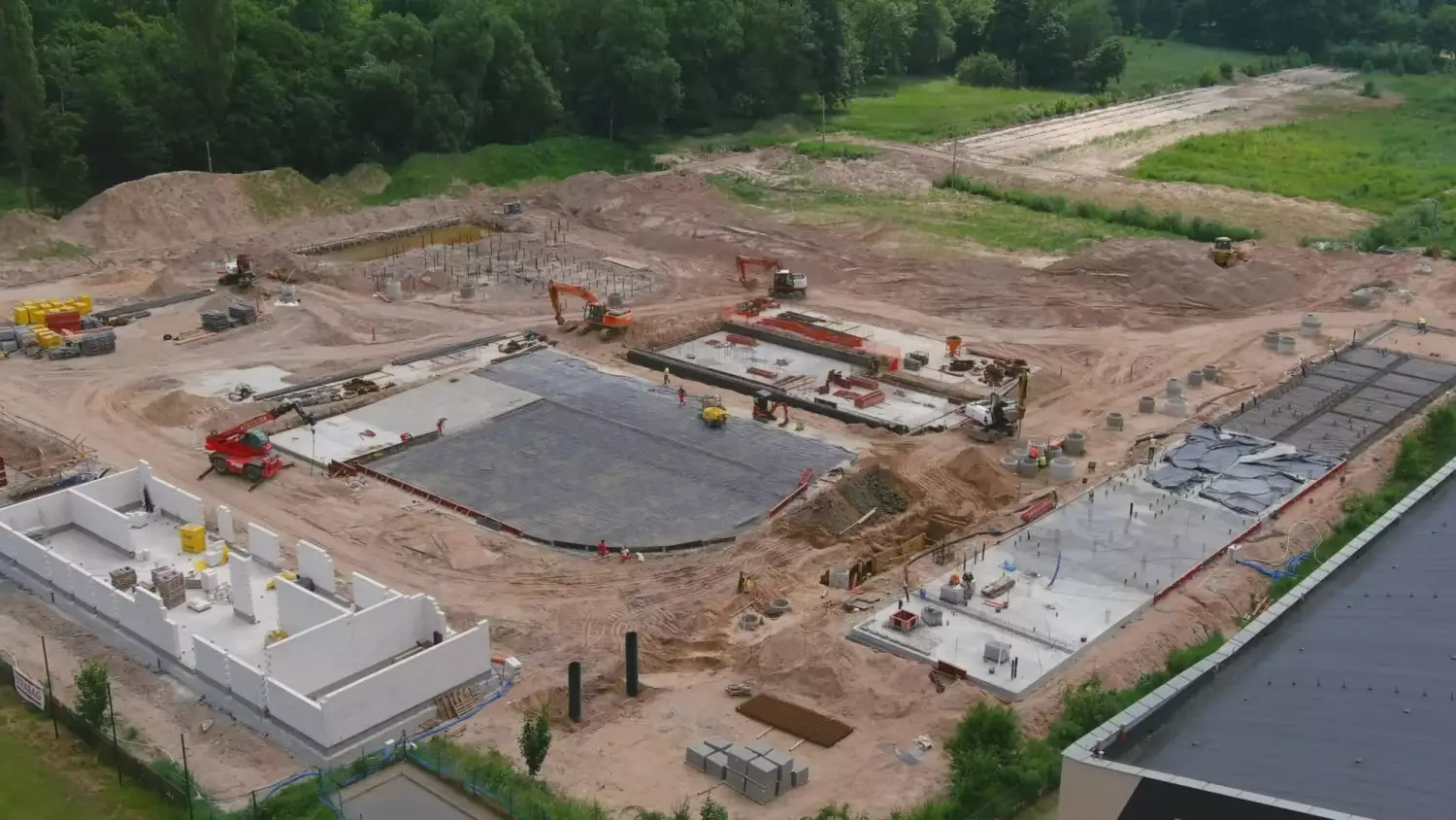 rozbudowa-basenu-bez-komentarza-dron.mp4