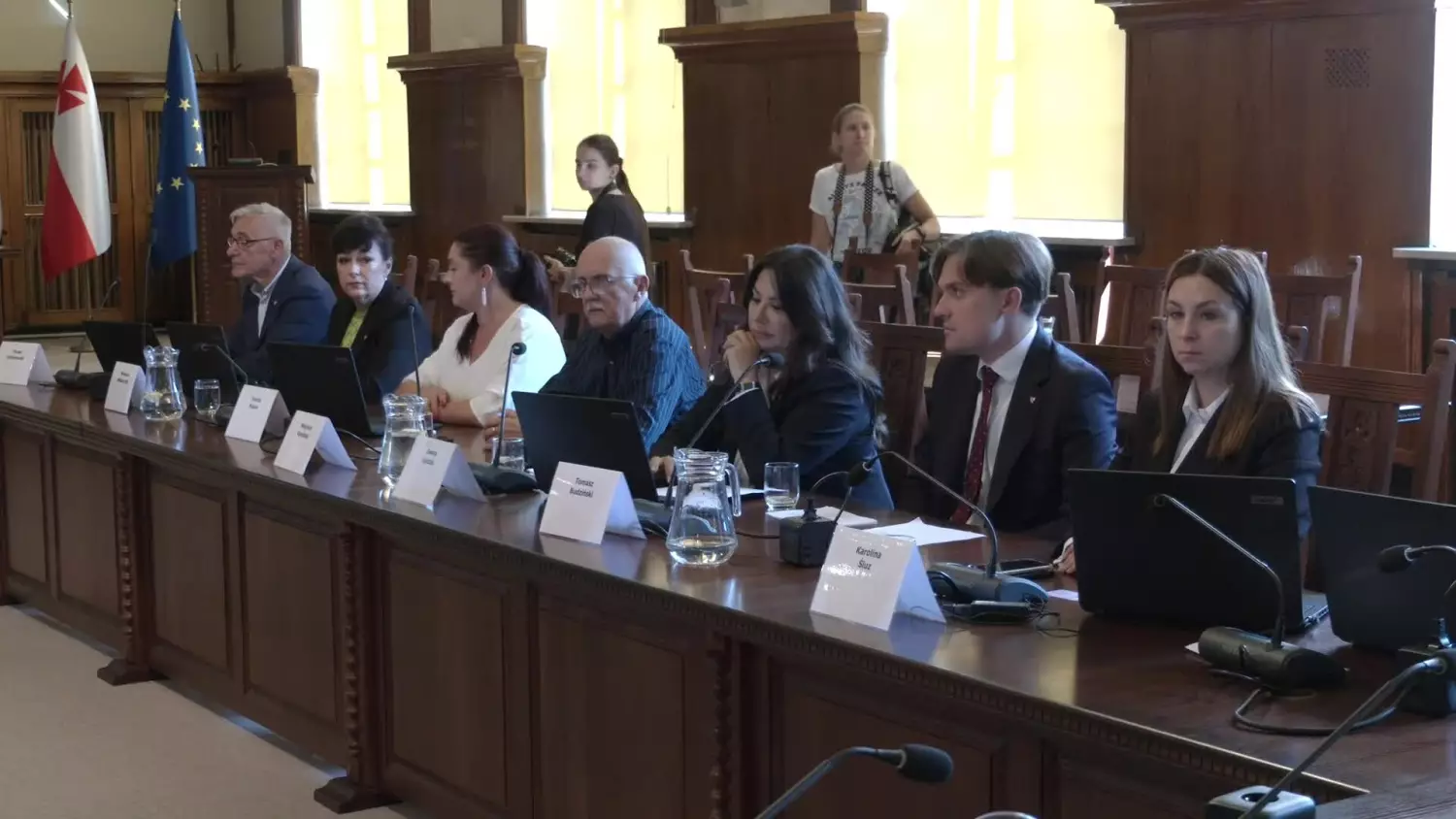 radni-spotkaja-sie-na-sali-obrad.mp4