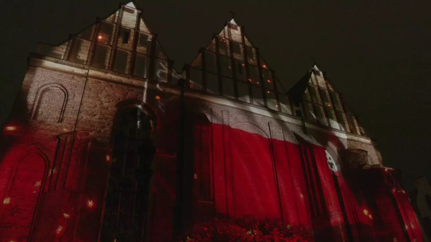 bez-komentarza-mapping-11-listopada.mp4