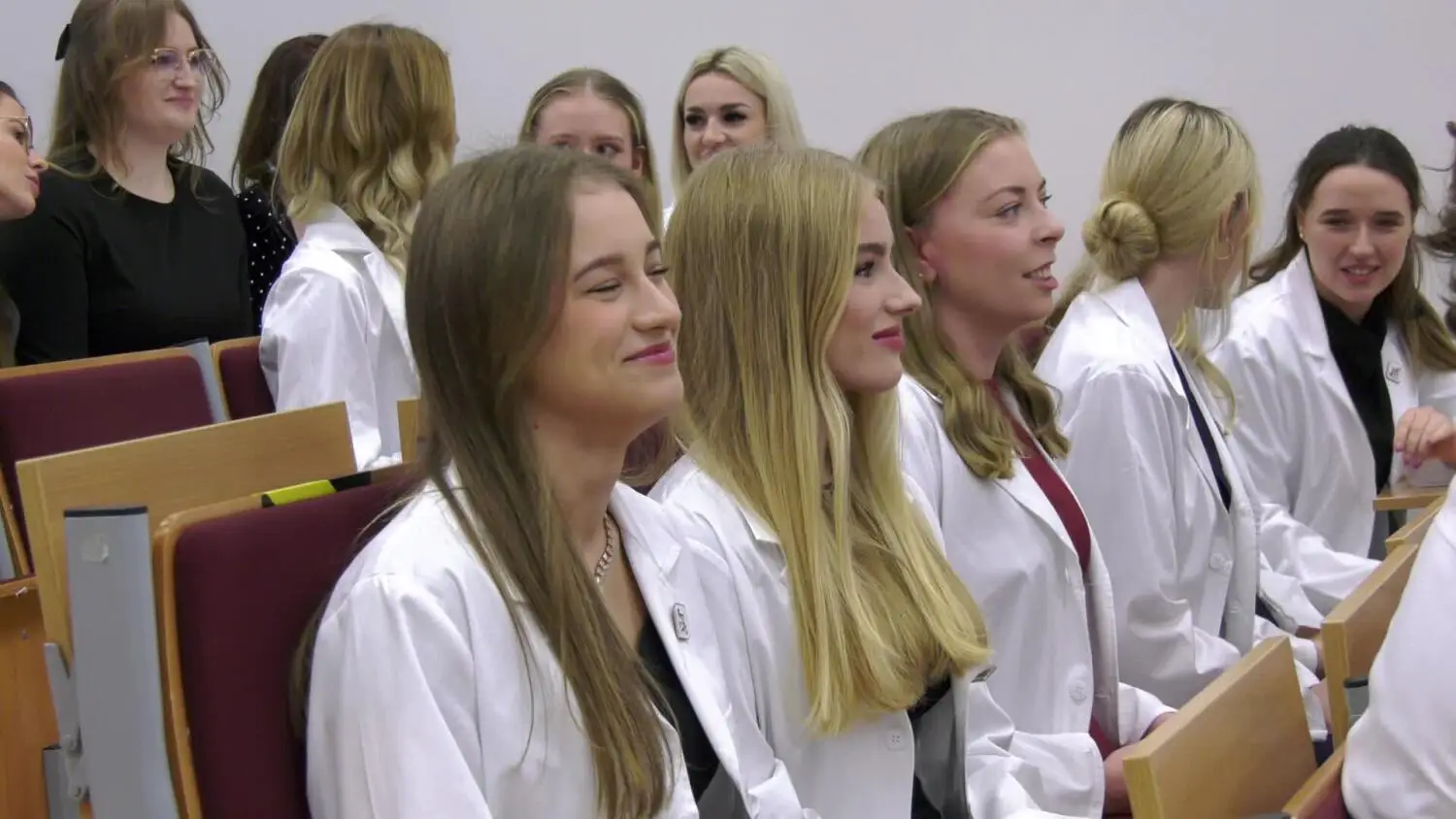 biale-fartuchy-amnisns.mp4