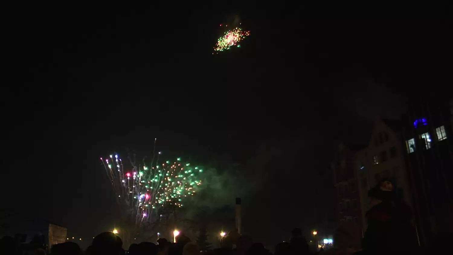 sylwester-w-formie-na-bulwarze-zygmunta.mp4