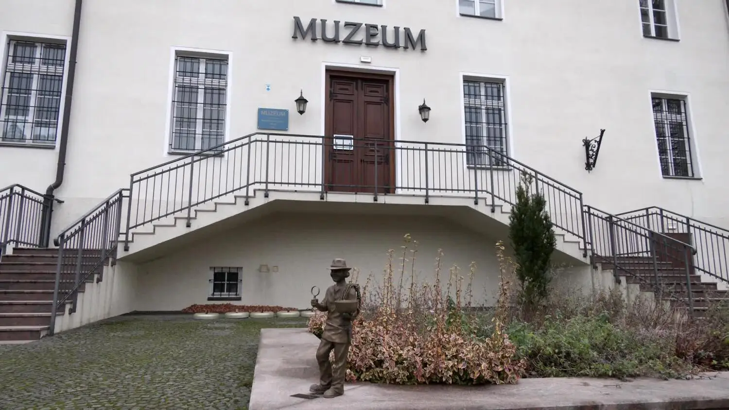 kolejne-figurki-piekarczyka-w-elblagu.mp4