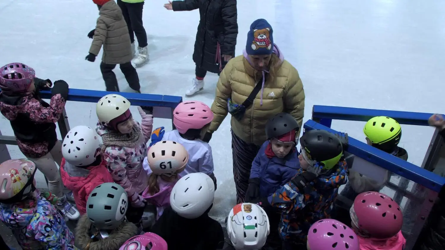 lyzwiarskie-czwartki-lodowisko-helena02.mp4