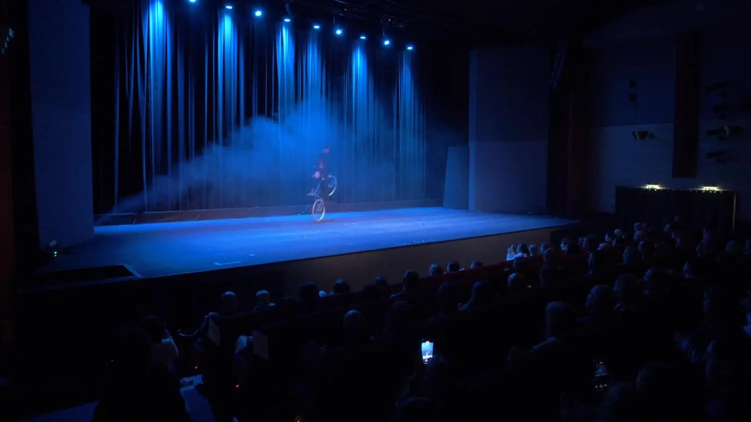 extravaganza-nowocyrkowa-fundacja-exodus.mp4