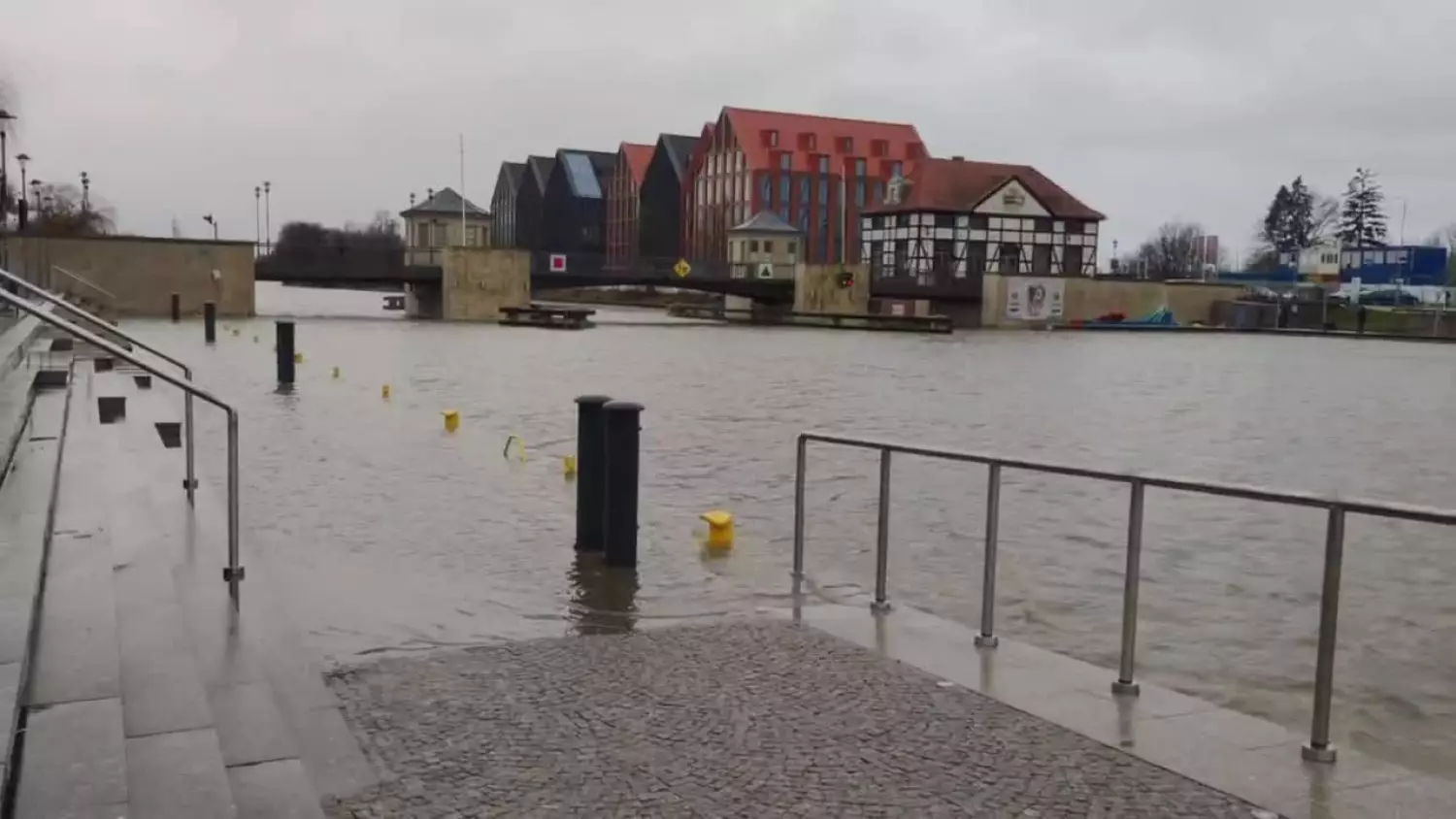 bulwar-zygmunta-augusta-1201.mp4