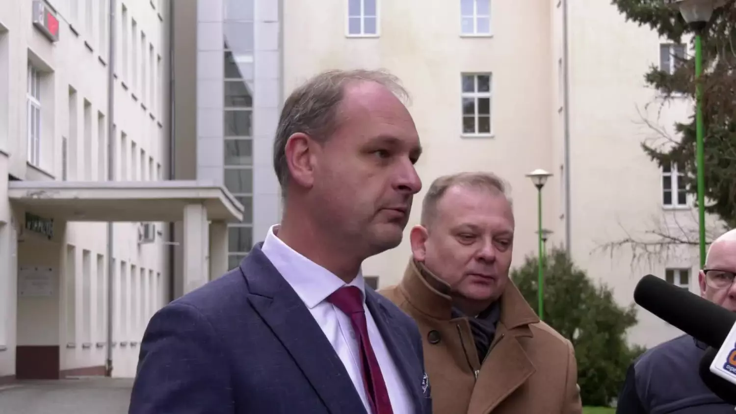 czwarta-karetka-przekazana-szpitalowi-ta-jest-najnowoczesniejsza-ze-wszystkich.mp4