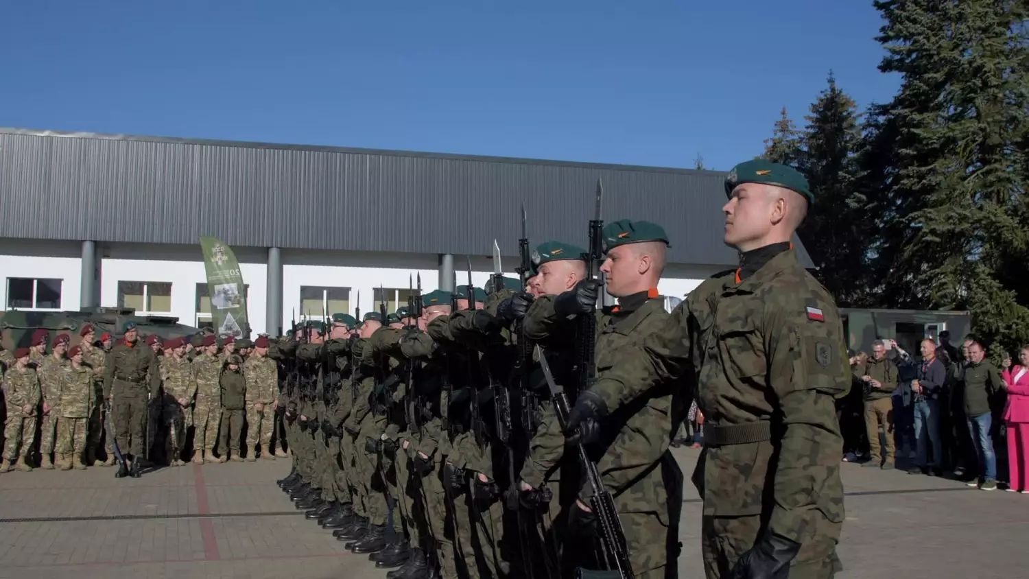 bez-komentarza-ii-wojskowe-targi-sluzby-i-pracy-w-elblagu.mp4