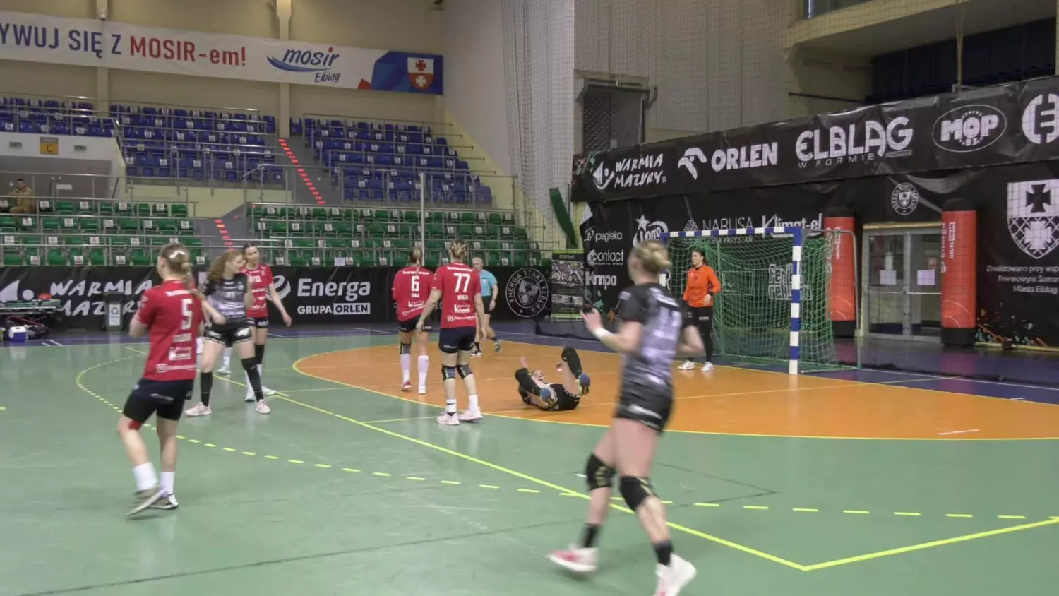 trzy-punkty-zostaja-w-elblagu-start-wygrywa-na-wlasnym-boisku-z-piotrcovia.mp4