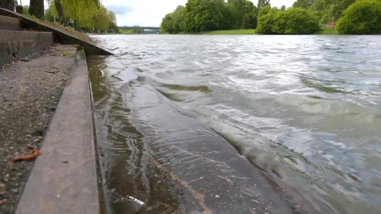 niz-lorenz-nad-warmia-i-mazurami-silny-wiatr-i-wzrost-poziomu-wod.mp4