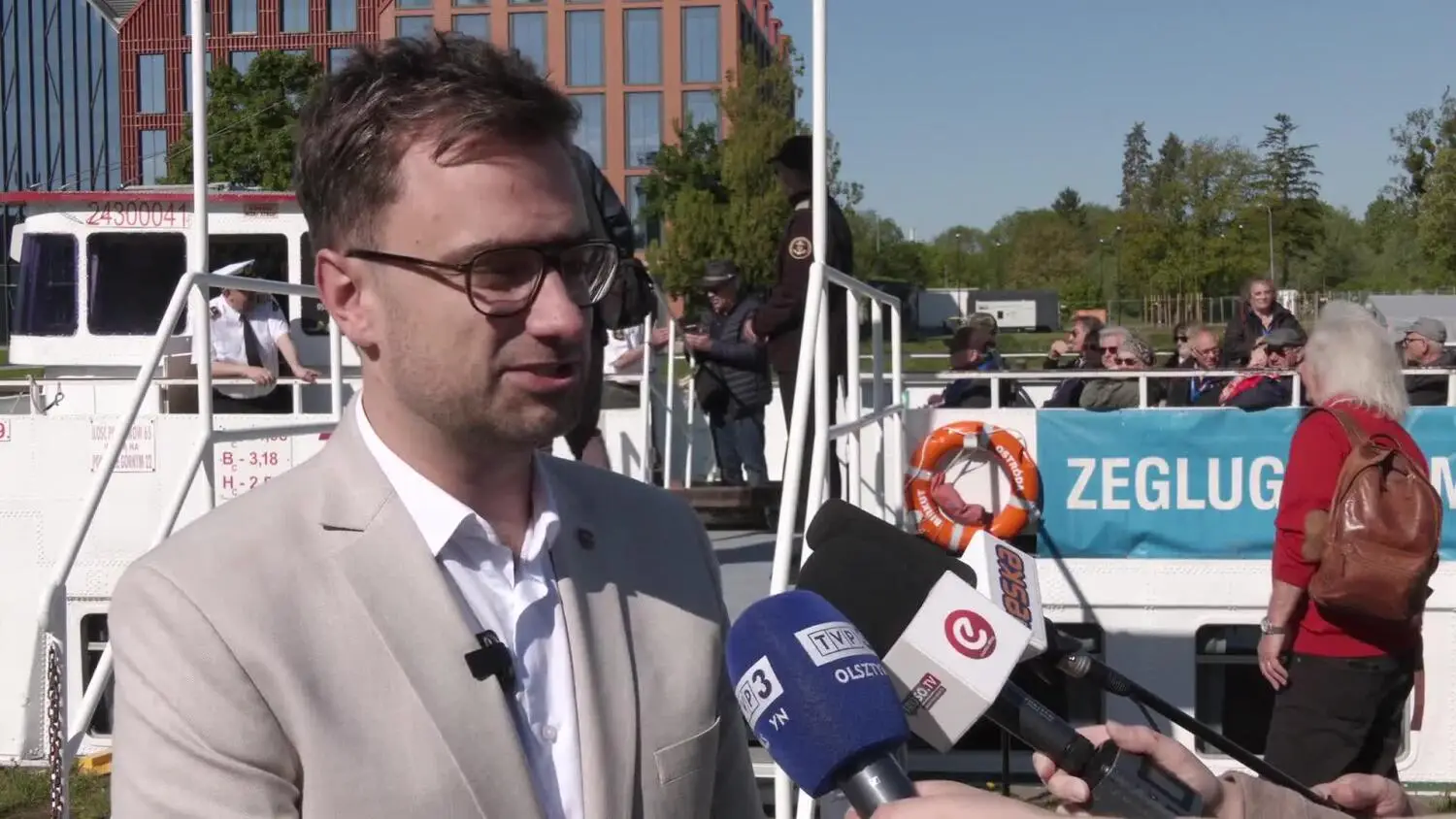 1-500-000-pasazer-przeplynal-statkiem-po-trawie.mp4