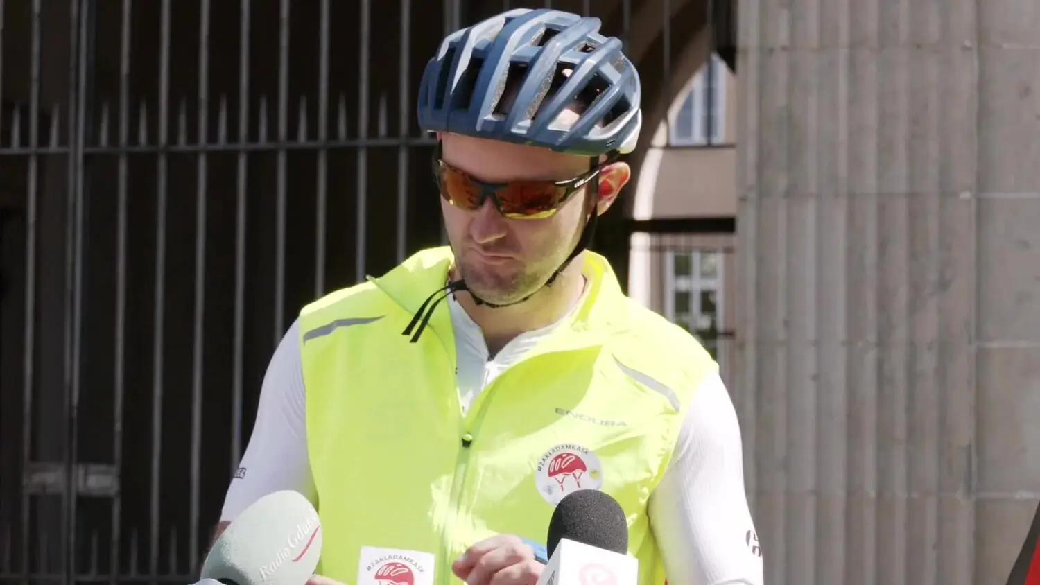 bez-kasku-jak-bez-glowy-to-on-moze-uratowac-zycie.mp4