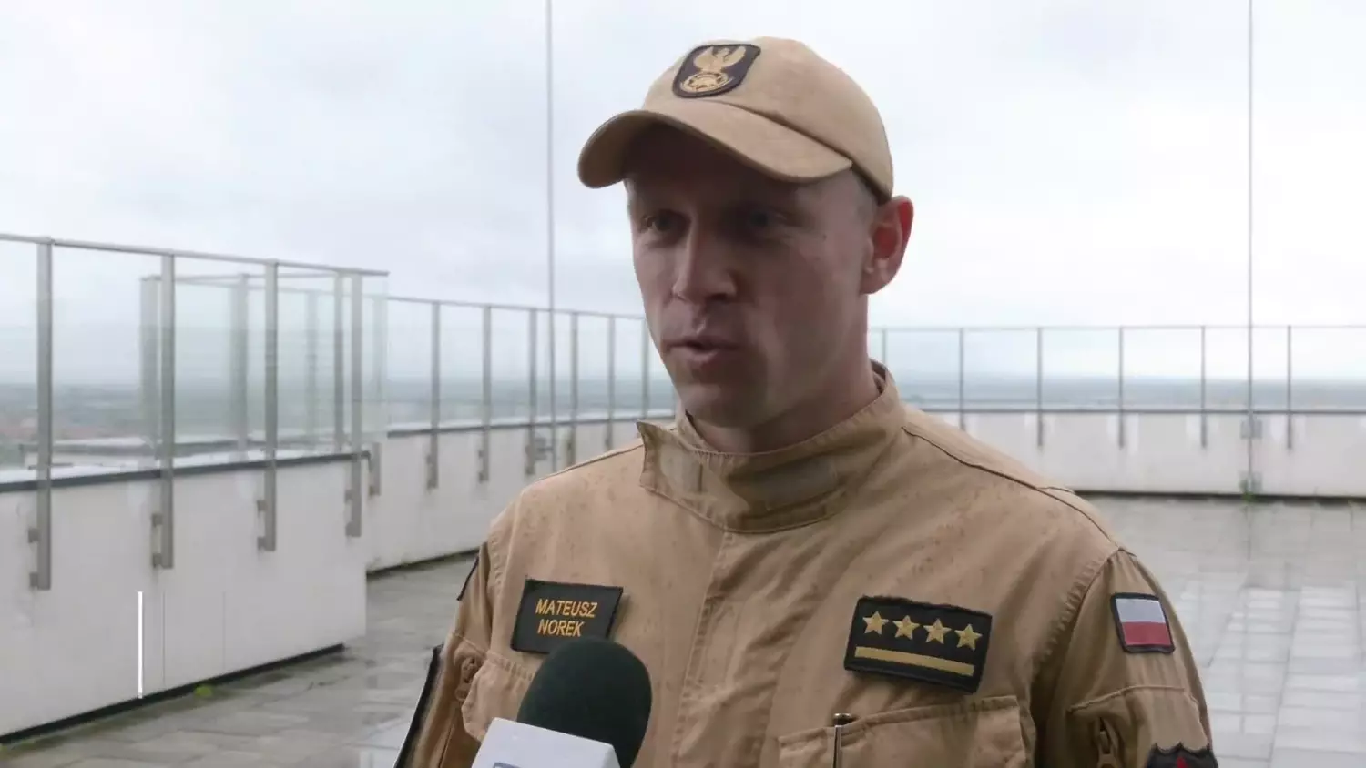 24-rocznica-zamachu-na-wtc-strazacy-wchodza-po-schodach.mp4