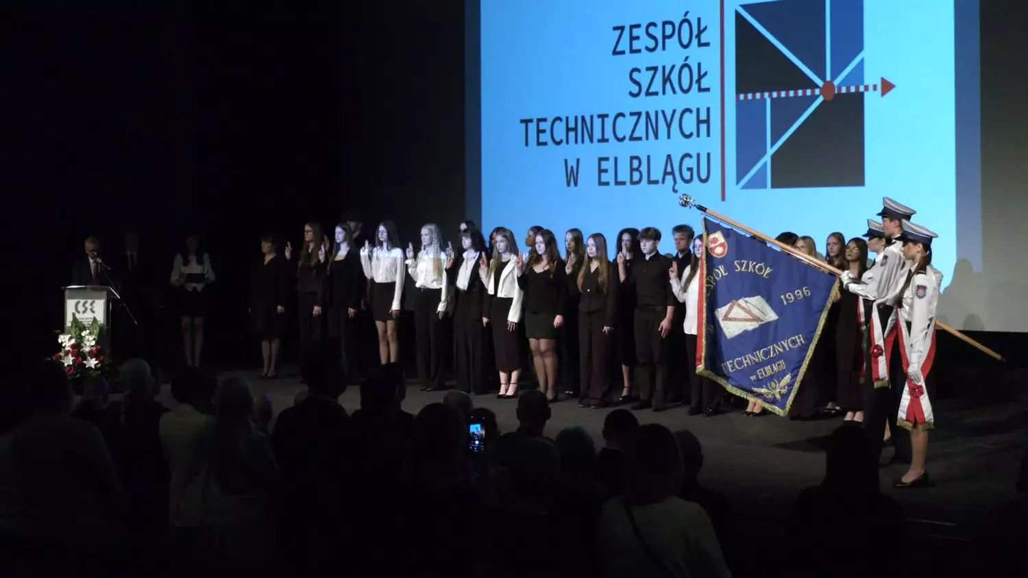 slubowanie-uczniow-klas-pierwszych-zst.mp4