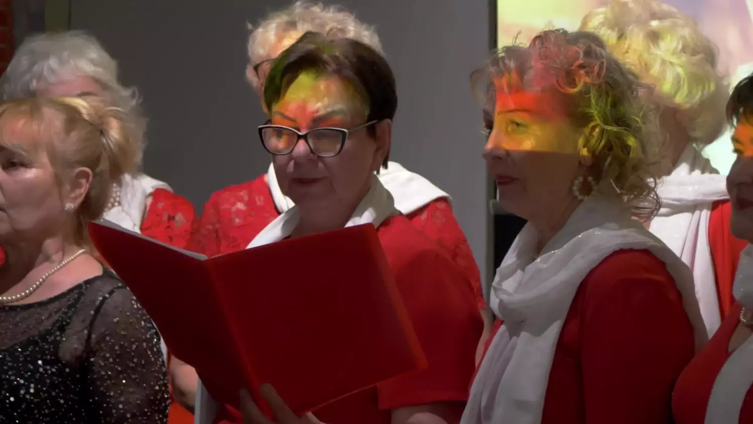 bez-komentarza-poezja-seniorzy-01.mp4