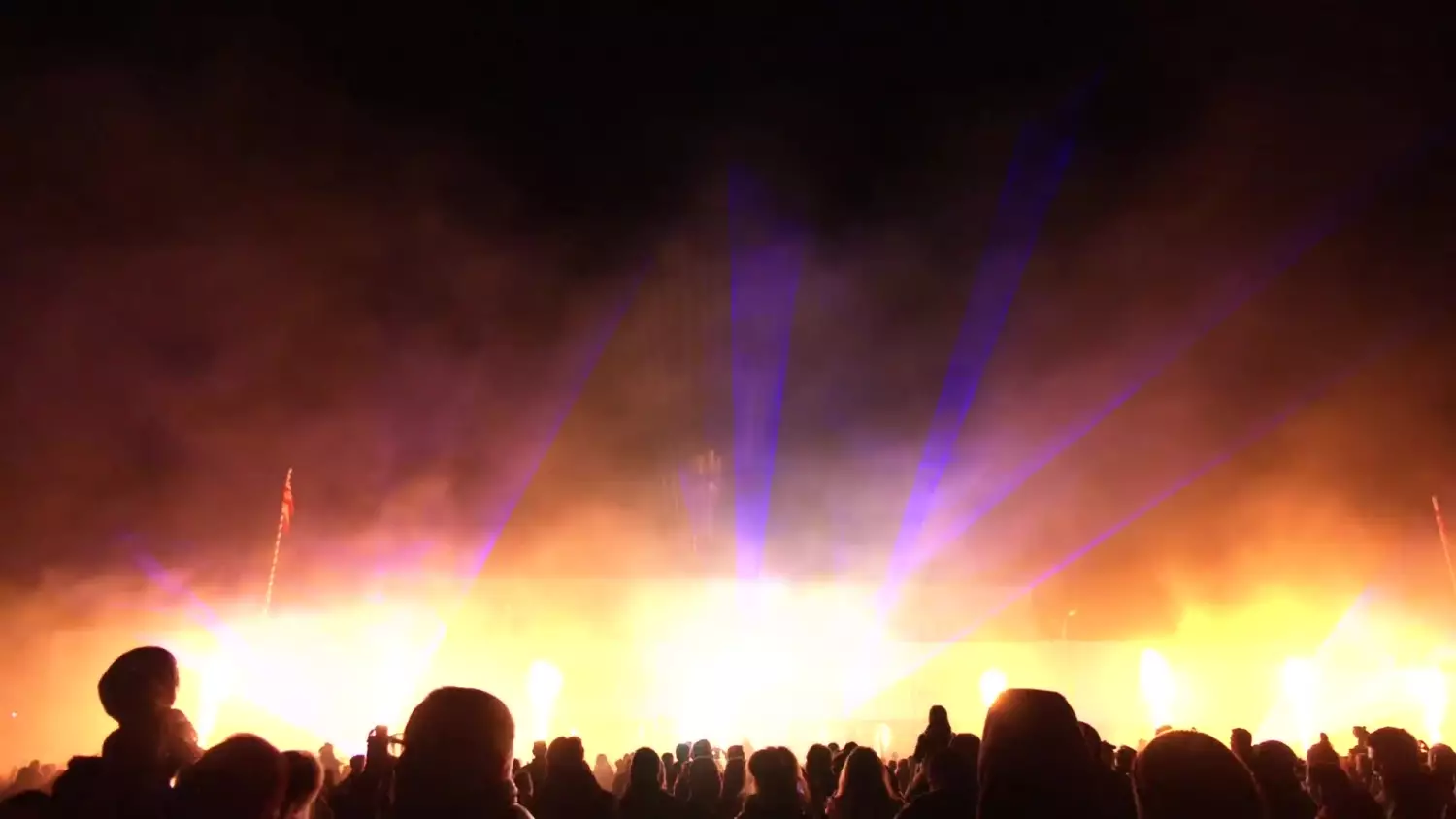 bez-komentarza-pokaz-laserow-780-lecie-miasta.mp4